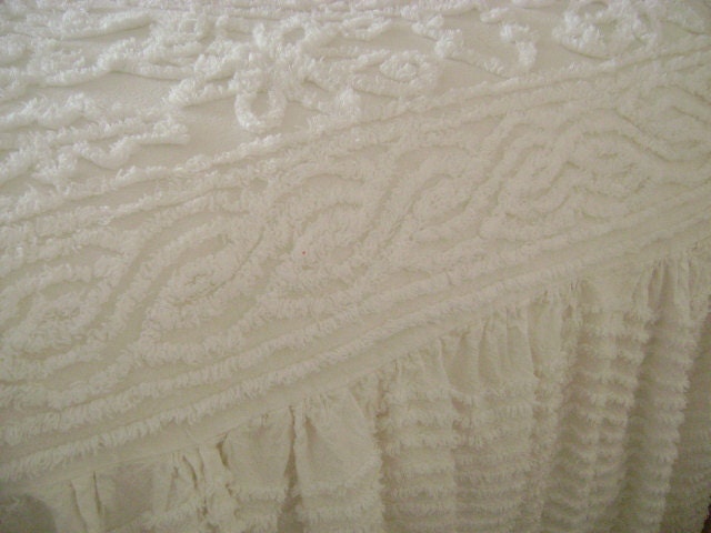 Vintage Chenille Bedspread - Snow White TWIN Size - 78" x 110" Skirted - Plush White Chenille Bedspread