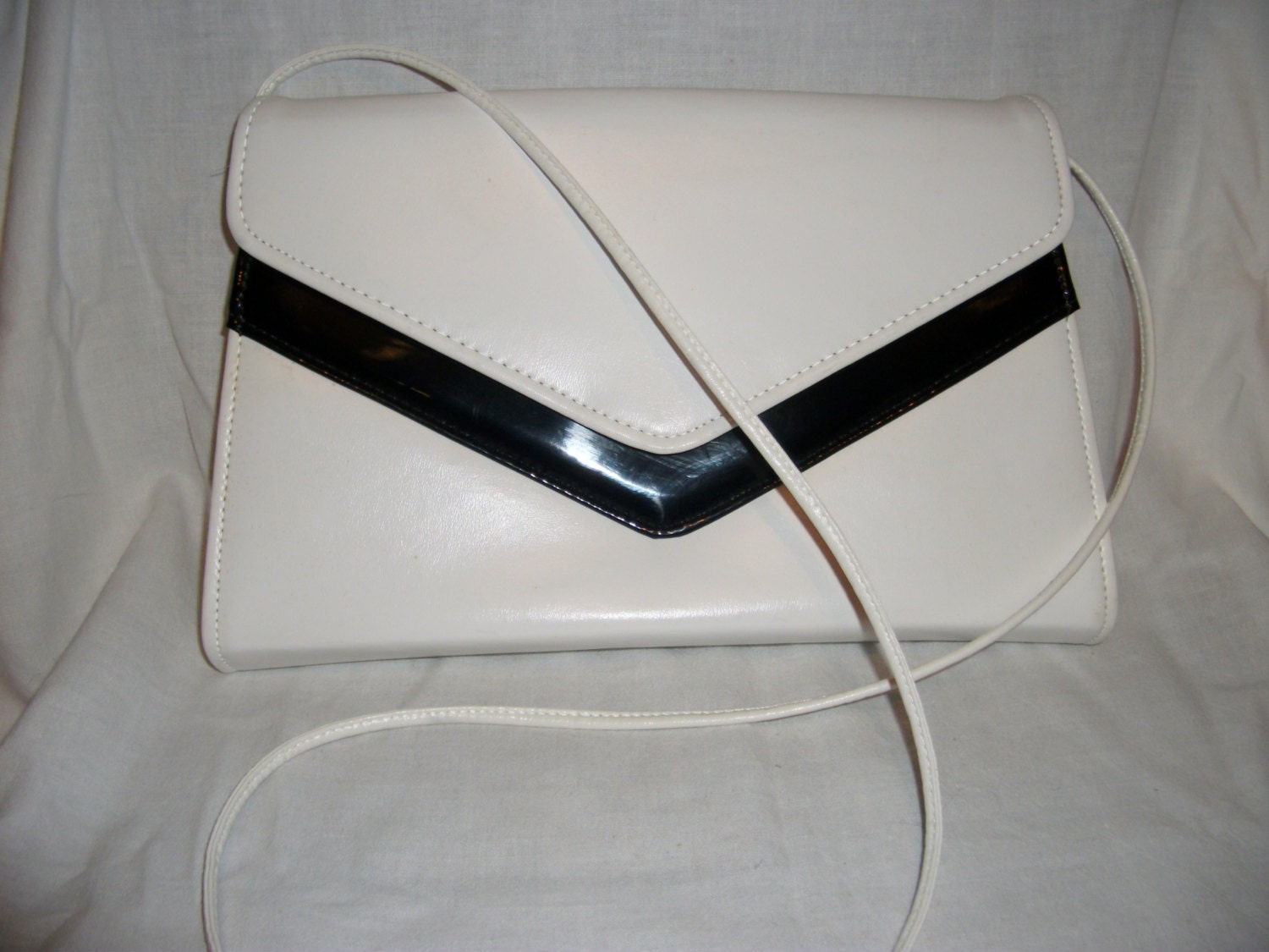 Vintage Black and White Clutch Purse with Optional Shoulder Strap Only 8 USD