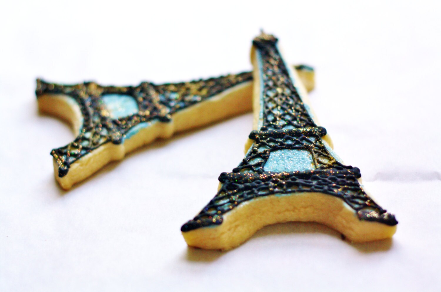 Items similar to Eiffel Tower Decorated Sugar Cookies on Etsy