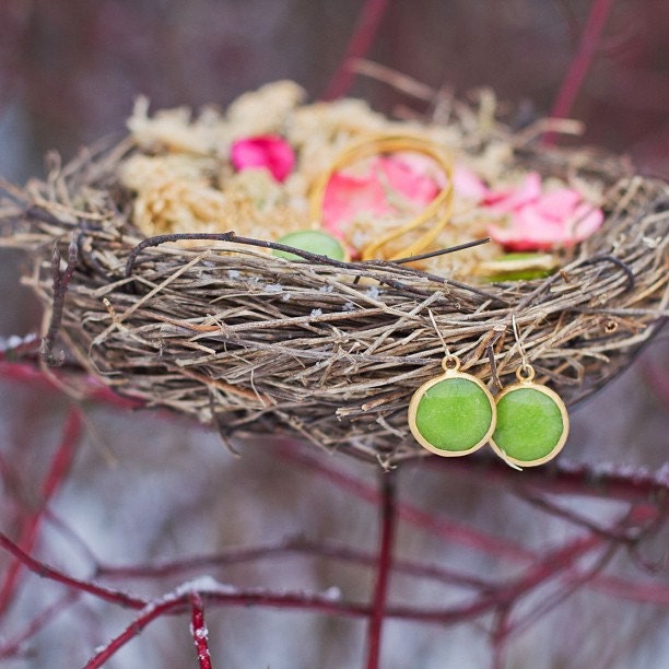 statement gemstone fashion MEDIUM SIZE bold earrings candy girly pink jade stone matte textured gold frame statment earrings israel