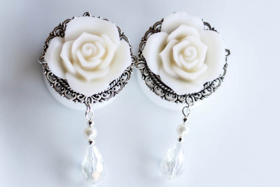 9/16"-1" Ivory Rose on SIlver Cameo Base with Glass Crystal and Pearl on Dangle Plugs