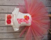 First Birthday Outfit. Baby Girl onesie or shirt, tutu, and headband. 1st bday tutu outfit. Personalized Name.