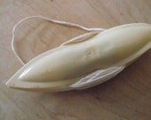 Vintage tatting shuttle celluloid crochet lace making