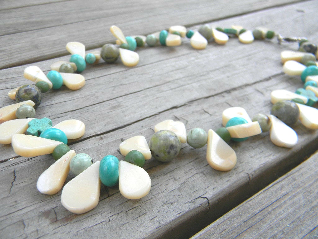 Simple turquoise and white necklace