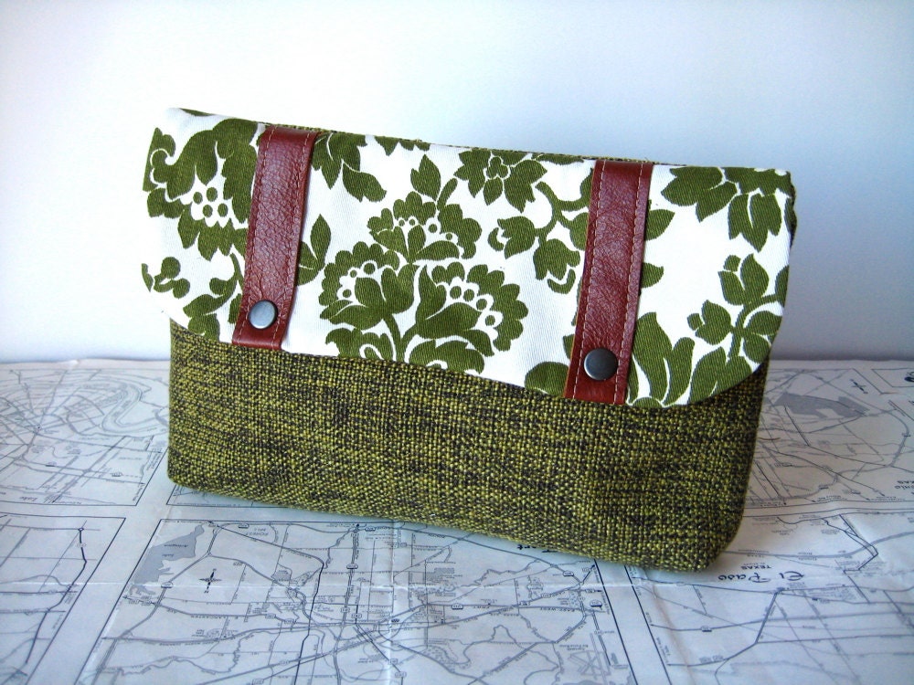Northeast -- messenger make up bag