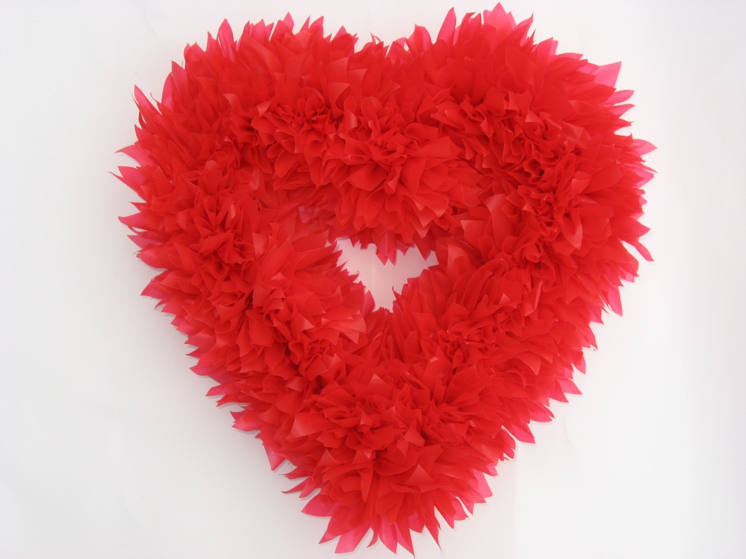 15" Indoor/Outdoor Zinnia Heart Wreath --- Bright Red