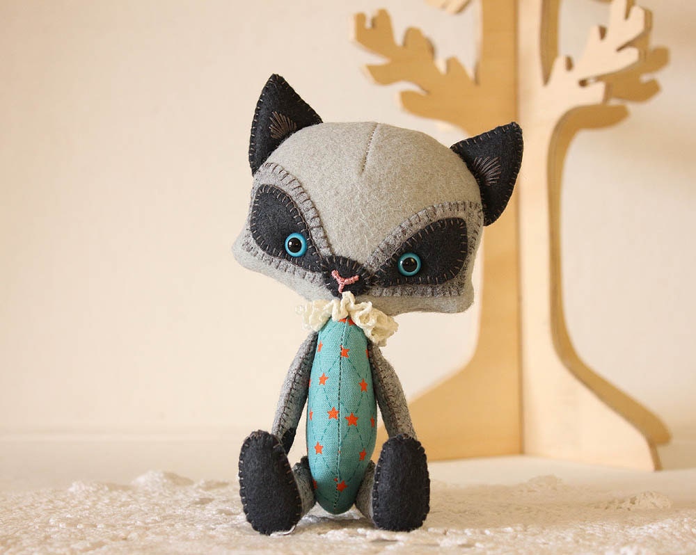 Sweet Little Kitty,  Custom Made Felt Pet, You choose SIZE & COLOR
