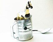 Bronwell Large Flour Sifter 5 Cups - Tin Metal - Farmhouse Cottage Shabby Granny Chic Retro - 1940-50's - Prop Baking Foodie Cooking
