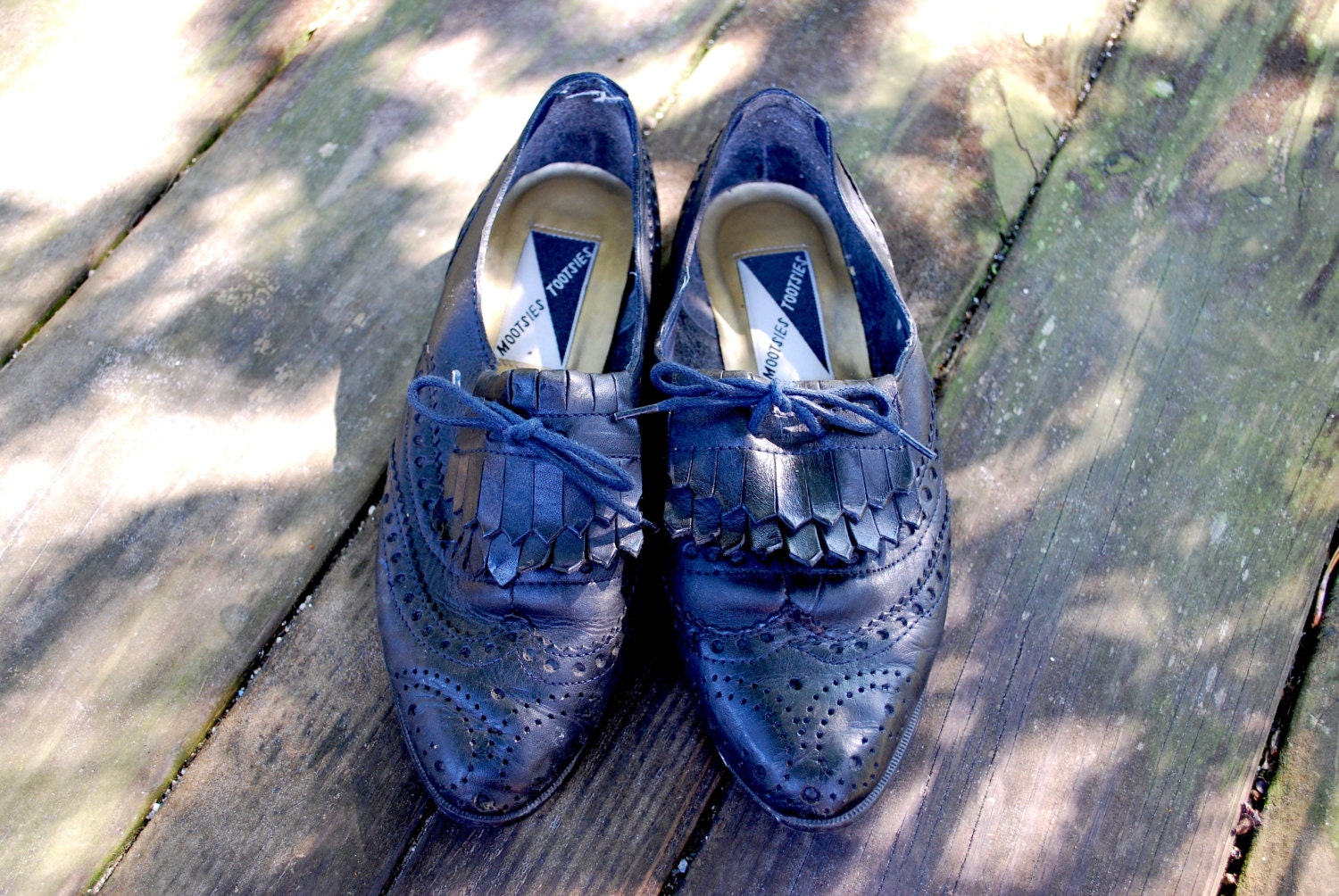 Vintage // Grunge Black Leather Oxford Mocassins // Tooled Braided Tassels // Loafer Flats // Size 6