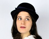 vintage 1960s hat / velvet hat / Lyse