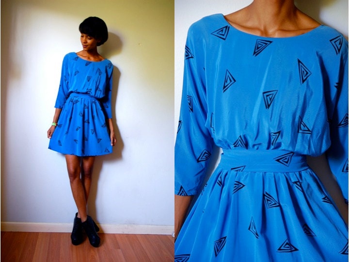 Vtg Abstract Triangles Print Black & Blue Buttoned Back Belted Dress