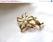 Modernist Pearl Flower Brooch 1950s Vintage Jewelry