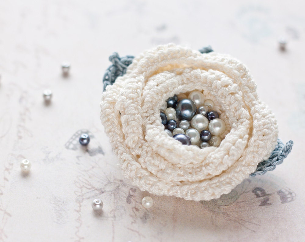 Crochet flower, Crochet brooch, White crochet brooch. Hair clip with gray leaves.