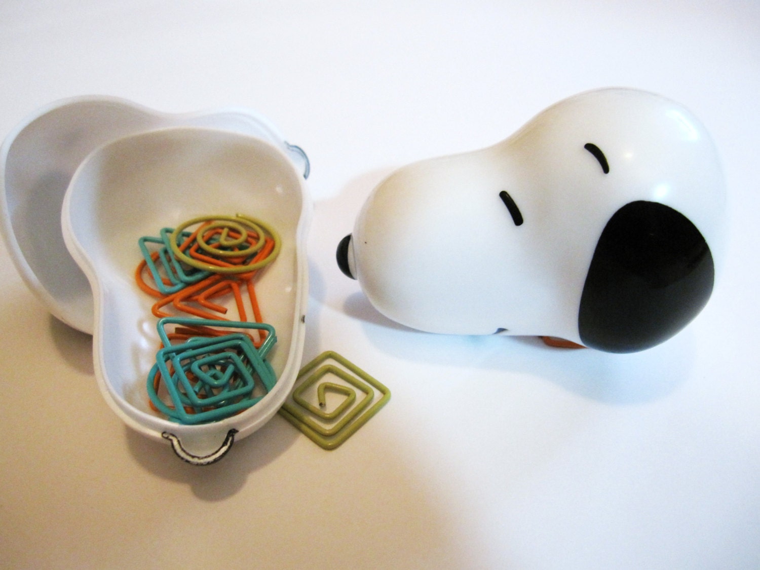 Snoopy of Charlie Brown Party Favors plastic treat container party supplies Il_570xn