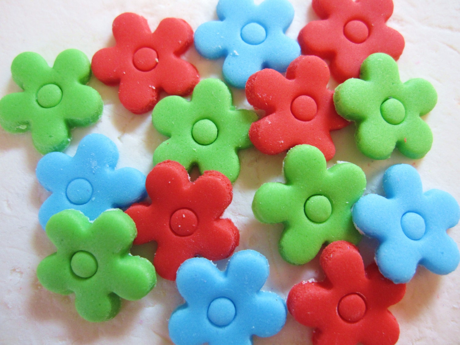 Fondant flowers Small Daisy style for cupcakes & cake for baby shower birthday confirmation Il_570xn