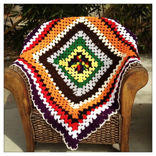 Vintage 70s Handmade GRANNY SQUARE Crochet Afghan Blanket Throw Quilt Shawl - Hippie Boho Beach