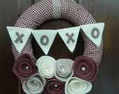 READY TO SHIP - xoxo Valentine Fabric and Felt Wreath - Mini Wreath with Felt Flowers and xoxo bunting- 8 inch