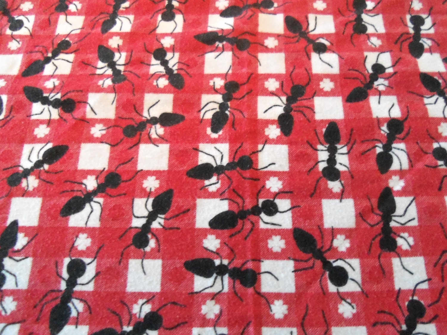 Vintage Mid Century Flannel Picnic Tablecloth/4 Napkins, Black Ants on Red Gingham