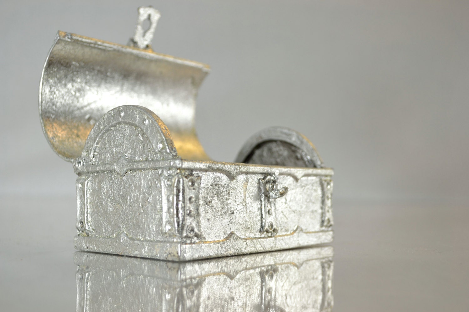 Vintage Silver Leaf Jewelry Box - Coin Bank - Keepsake - Glam - Trinket Box - Regency  - Metal Box