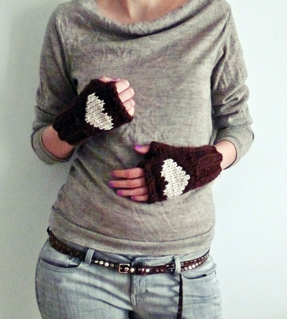 fingerless mittens with heart - brown and ecrue