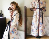 70s - floral kimono dressing gown / beige kimono / long kimono robe / Japanese style robe (S/M/L)