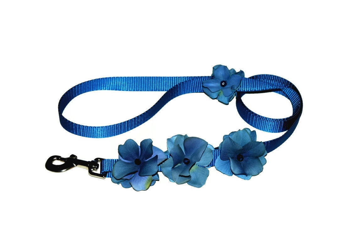 Dog Leash Blue Flower with Beads in the Middle Nylon 6 feet long