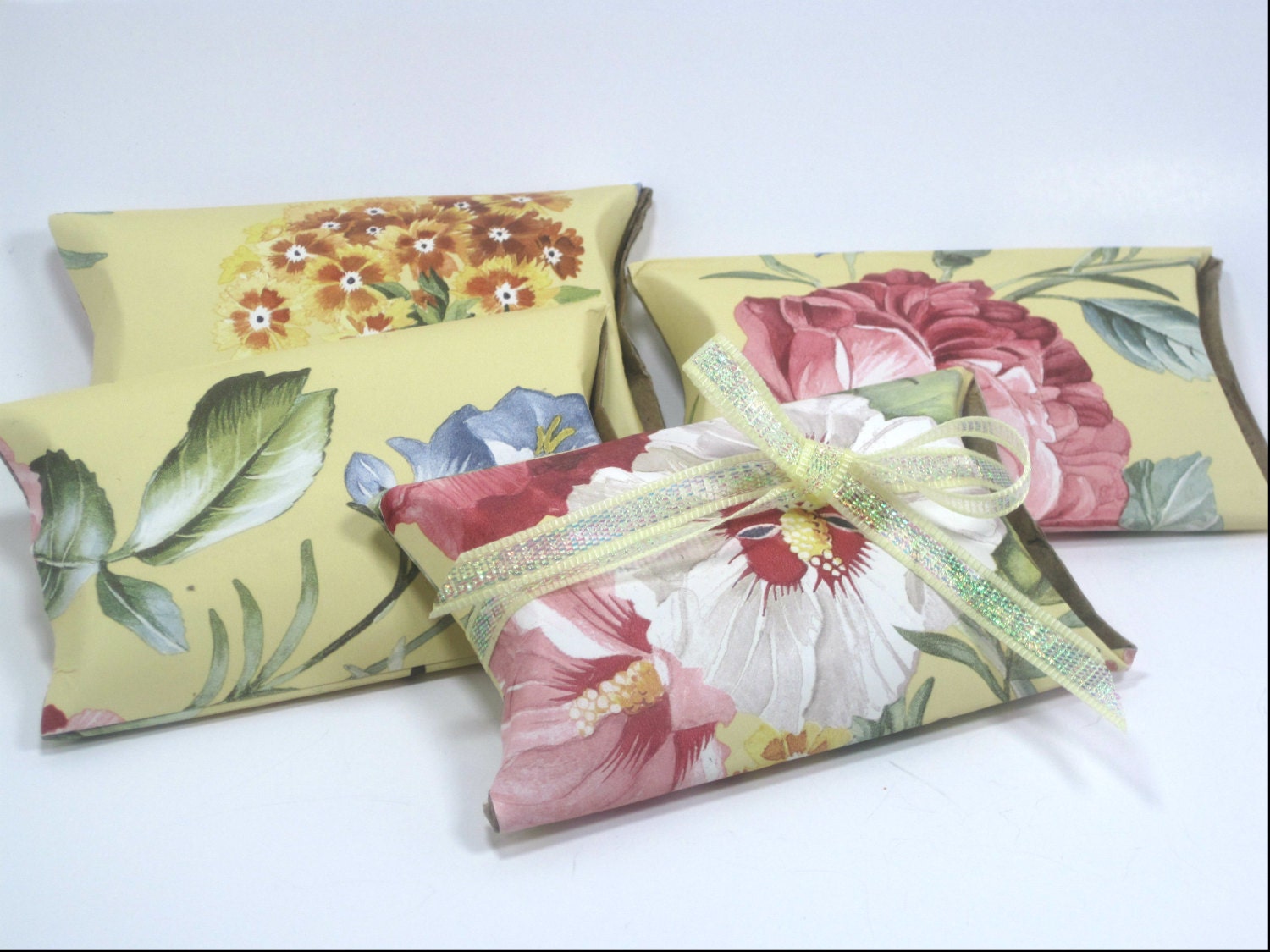 Recycled Pillow Boxes Gift Wrap Box - Set 4 - cynhumphrey