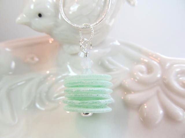 Necklace lampwork stacked pale green disks, crystals