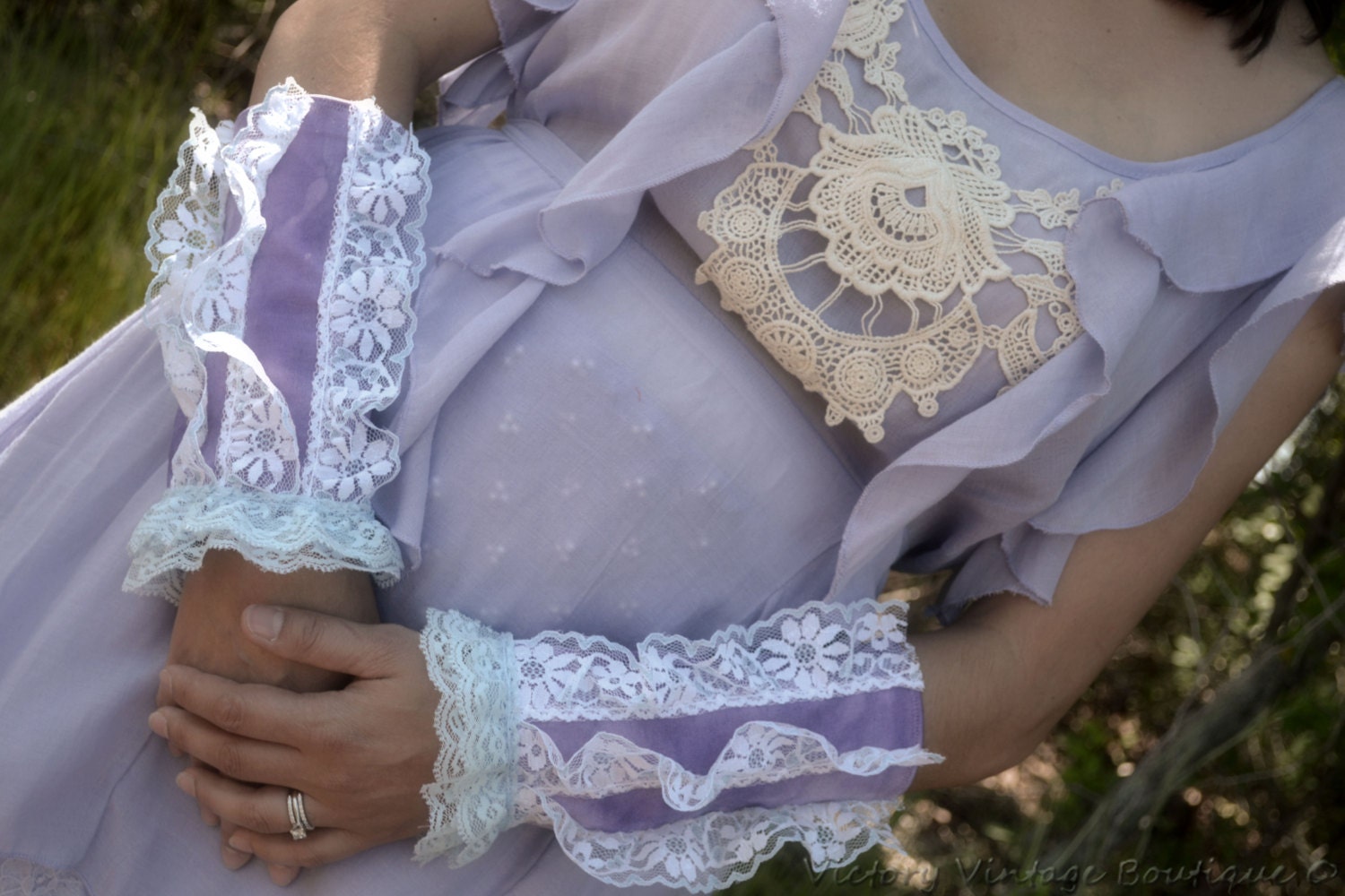 Victorian lace, lavender, sleeves, fingerless gloves, vintage gloves, accessories, costume, arm sleeve, cuffs, fruits, grapes,gloves