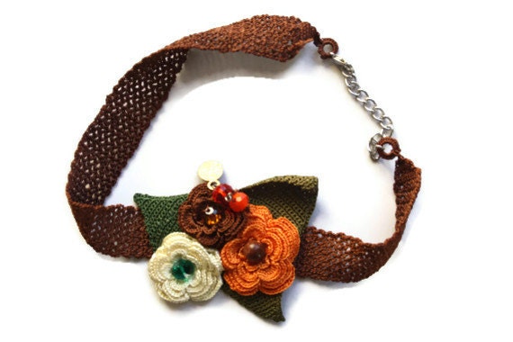 Flowers on Brauen Handmade Croched Necklace - zerrindusunceli