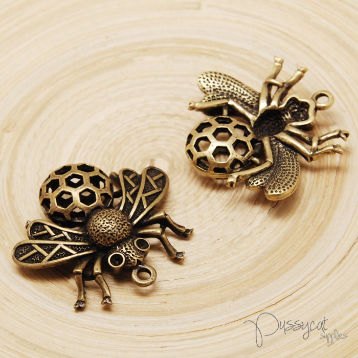 3pcs Antique Brass Bees Pendant (IB1161)