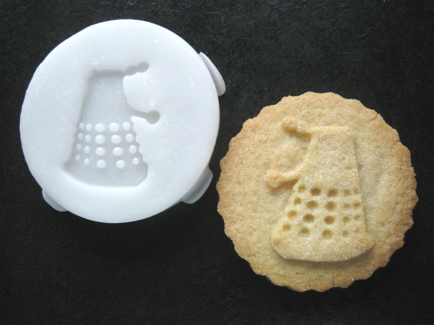 DALEK inspired COOKIE STAMP recipe and instructions - make your own Doctor Who inspired cookies