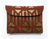 CLUTCH (m) // maroon suede with golden pattern
