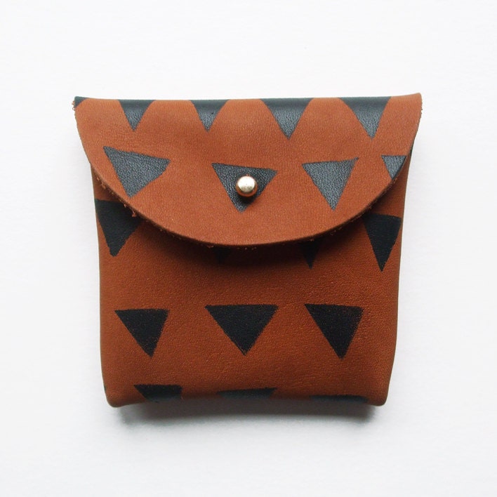 COIN PURSE // brown leather with black triangles