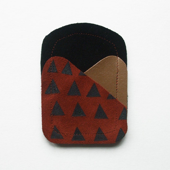 CARDHOLDER 01 // maroon black gold