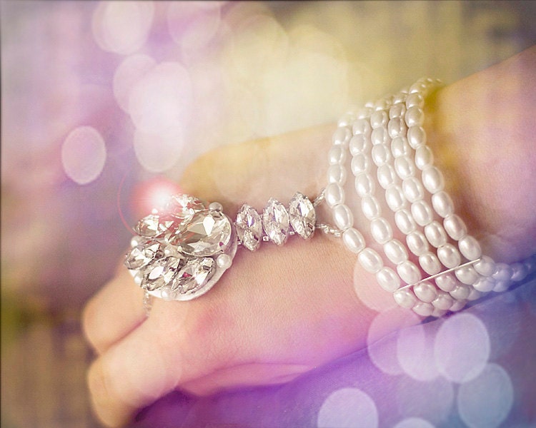 20s Style Wedding Bracelet. Hollywood Bracelet. White Pearl & Silver Rhinestone Bridal Bracelet. An Art Deco Style. Ornamental Bracelet.