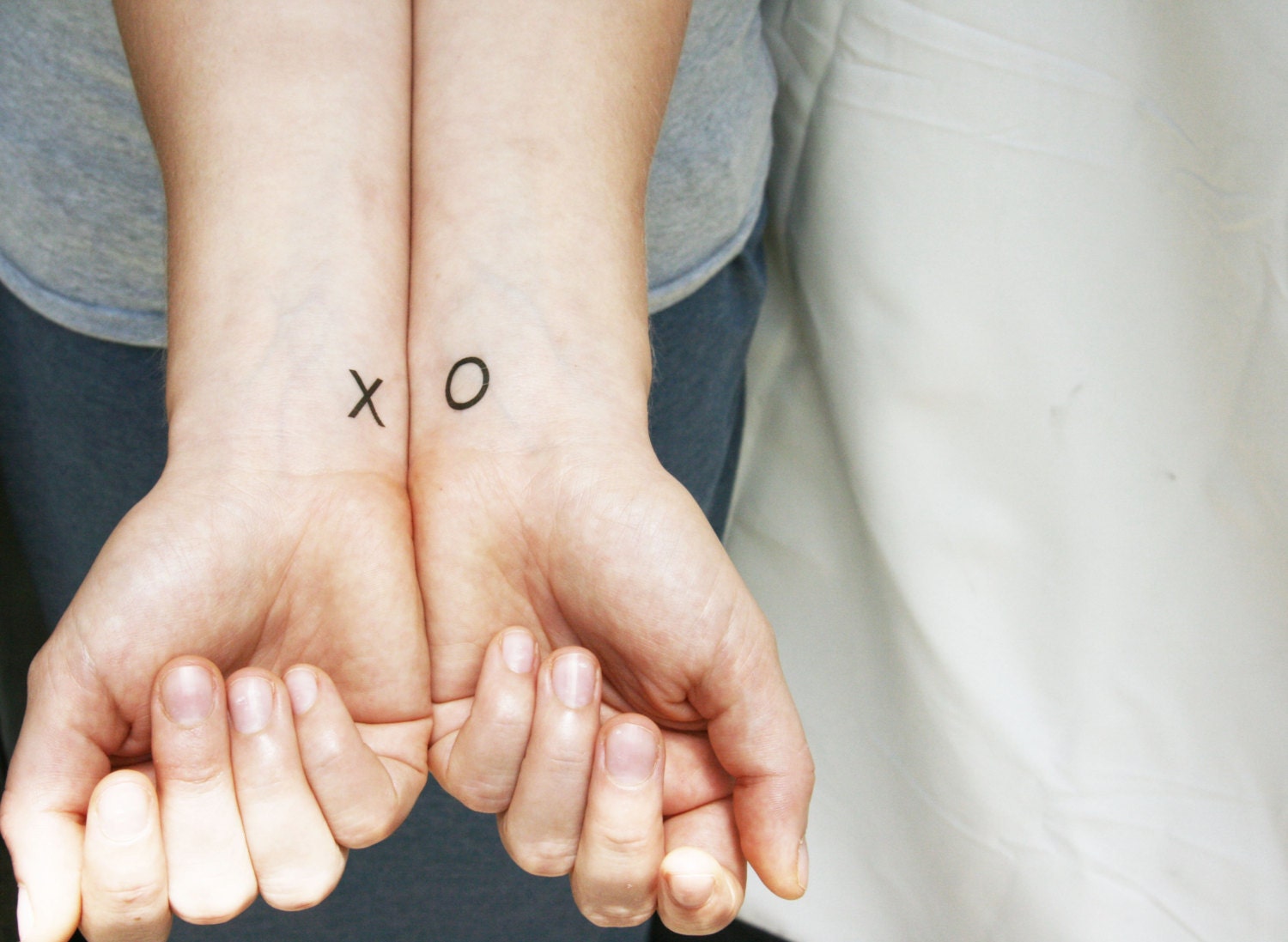 x o temporary tattoo wrist valentines kiss hug
