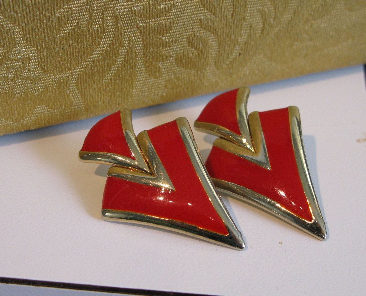 Red Enamel Earrings, 1980s Earrings, Triangle  Pierced Earrings 80s