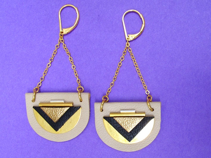 Lune earings beige, lamb leather and gold plated, handmade, graphic shape