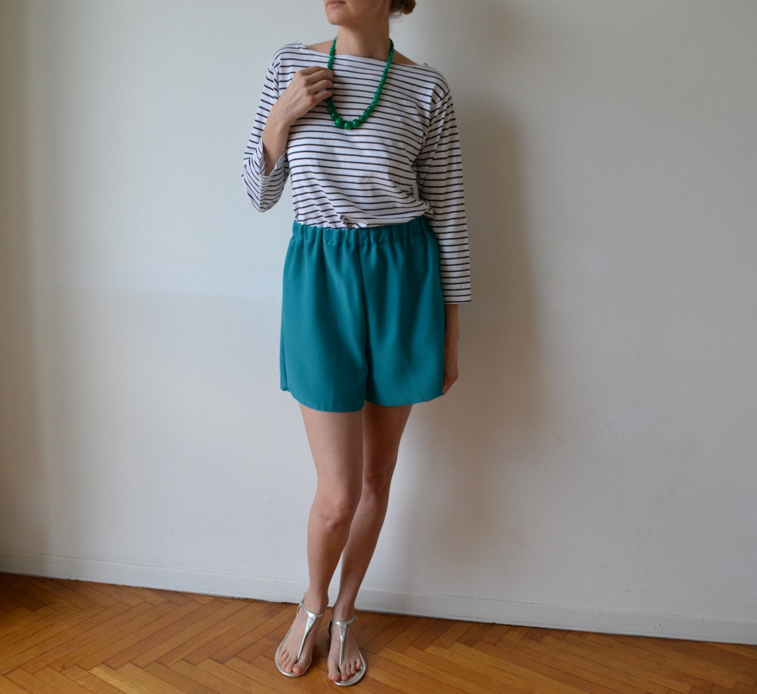 Teal turquoise culottes, shorts. Loose fit, high waisted, wide leg. Size M