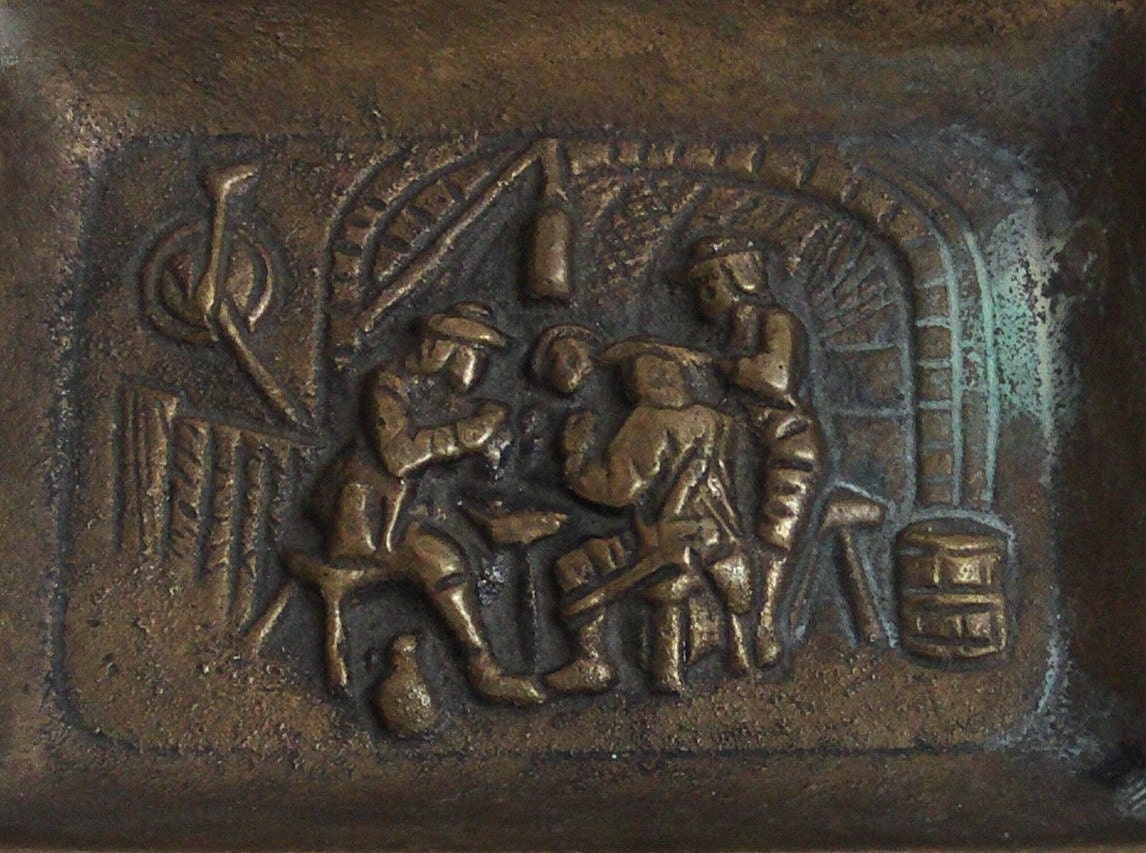 Pirates den. TAVERN relief vintage ASHTRAY, foundry CAST brass, Hollywood regency, English pub, ring dish, Home bar decor, ash tray, barware