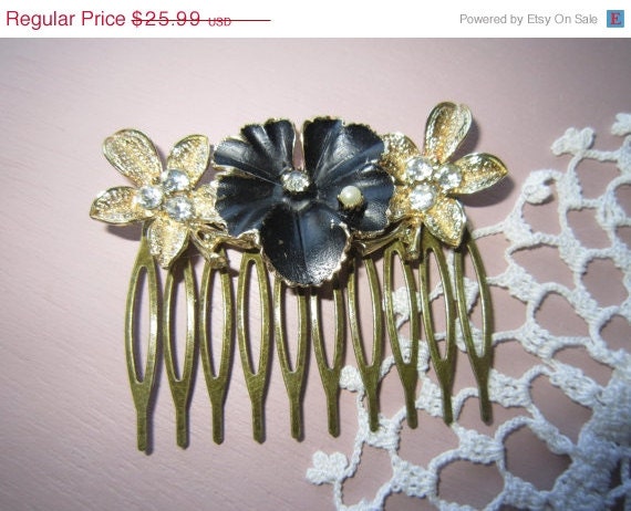 SALE SALE Vintage fall leaf hair comb, perfect for fall weddings, very art deco, vintage fun.