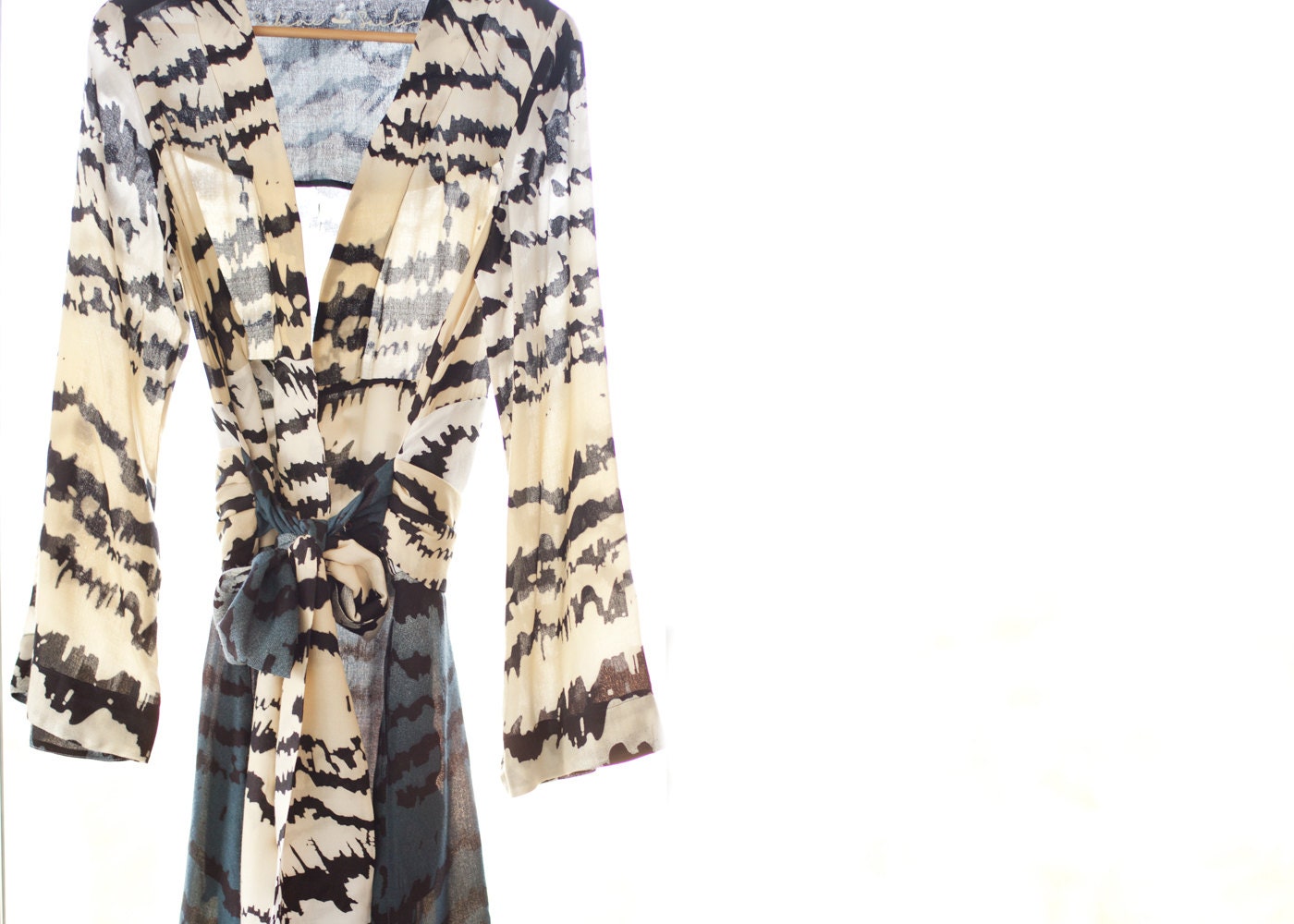 Kimono Robe in Ombre - size small