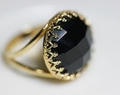 Black onyx ring. Black ring. Onyx ring. Black and gold ring. Gemstone ring with onyx. Faceted onyx golden ring - nonnasoul