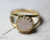 Round golden ring with faceted rose quartz, Gold gemstone ring, Rose quartz ring