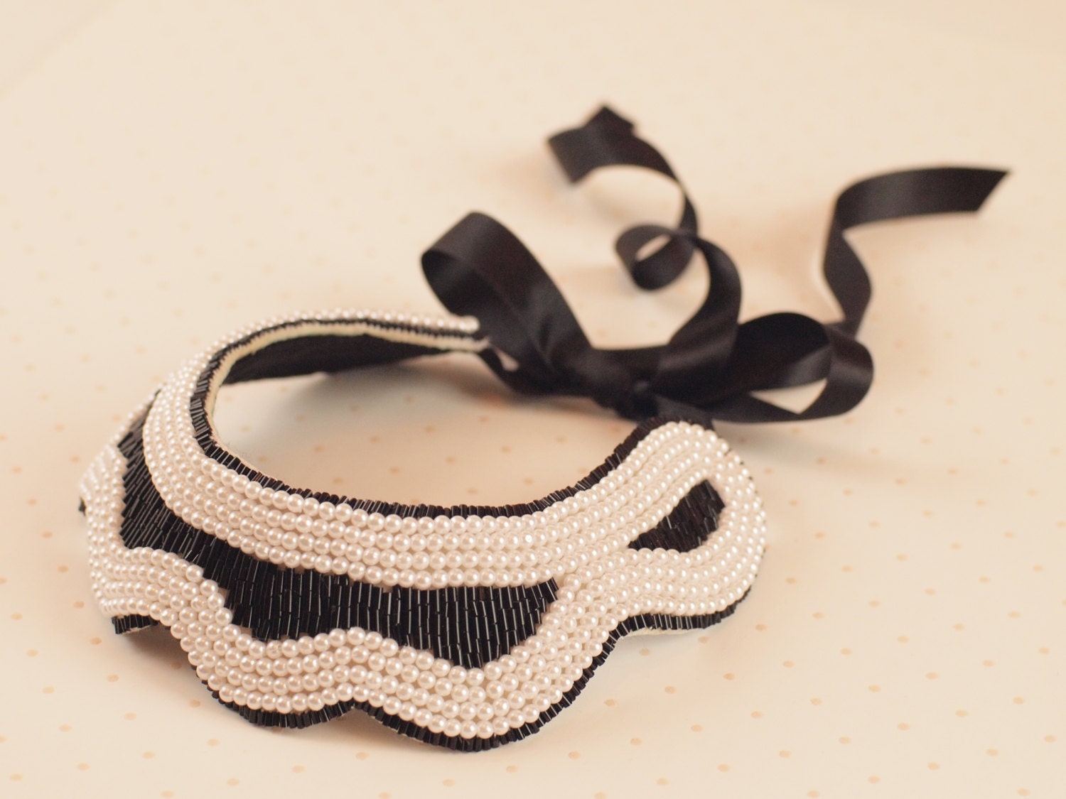 Black and White - Pearl Peter Pan collar necklace
