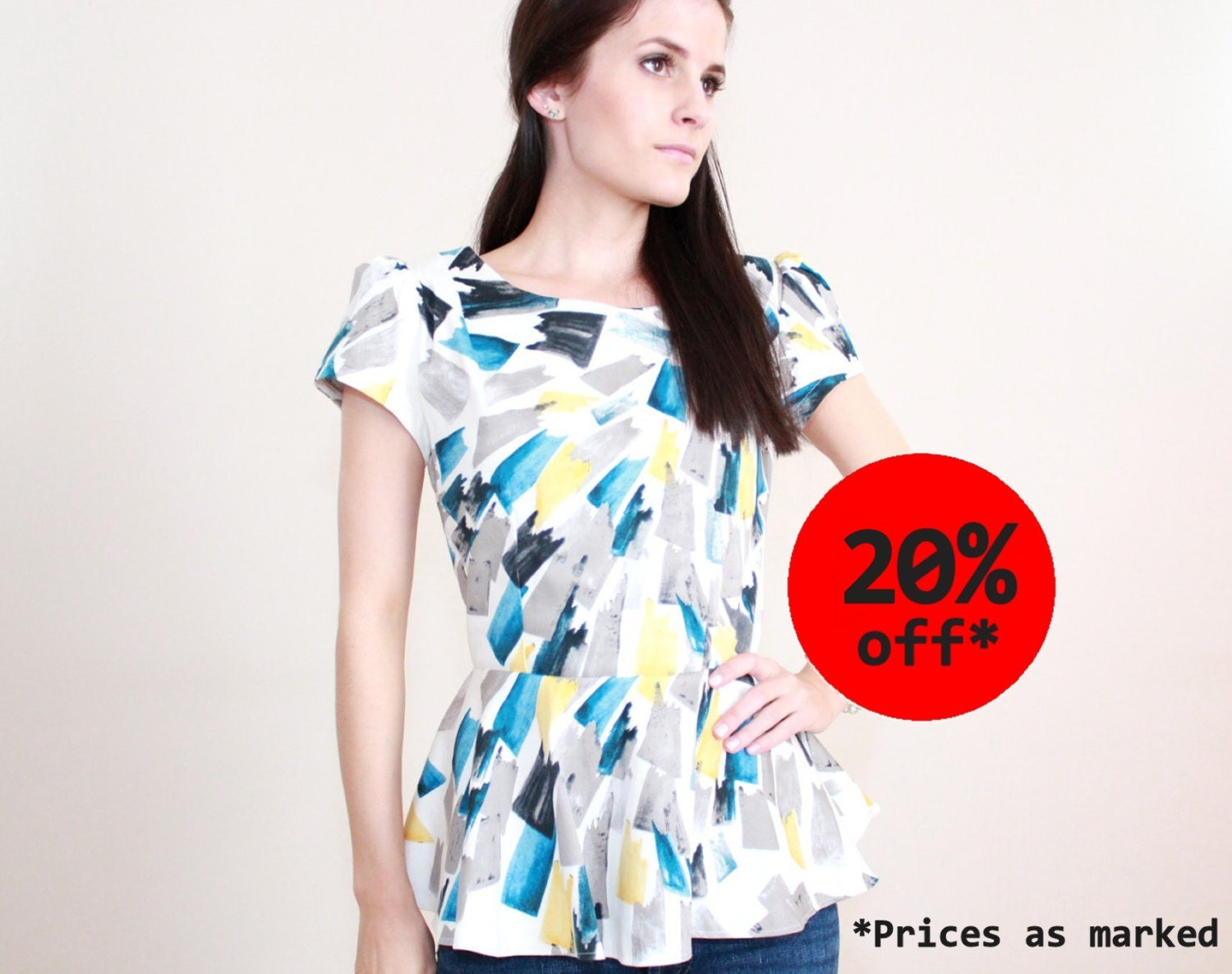 PETITES - LAST MEDIUM Print Peplum Top wih Cap Sleeve