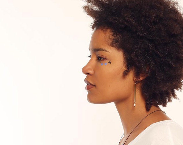 Pendant earrings tube in brass gilded in the fine gold, black, white or blue