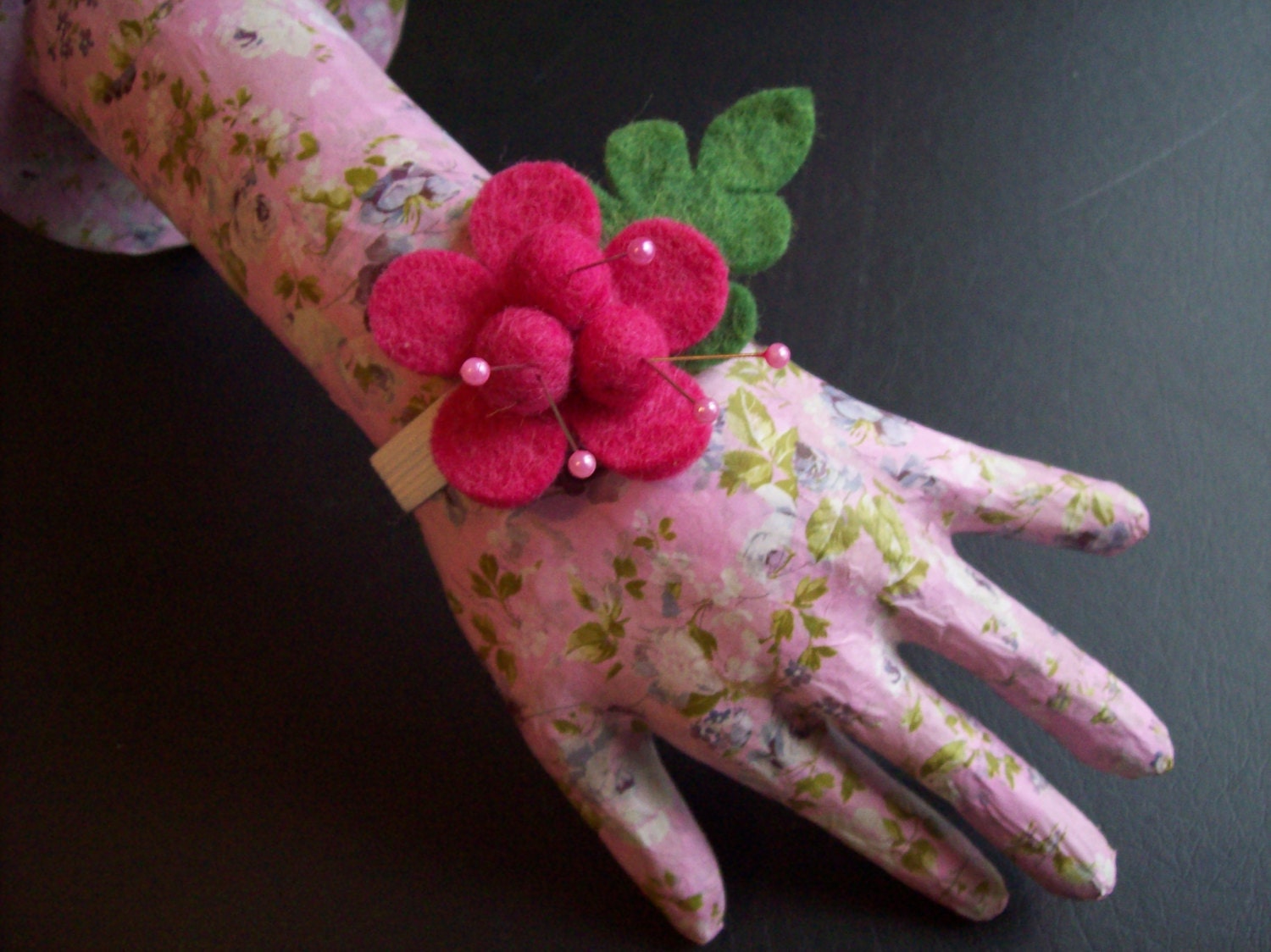 wrist pincushion..funky & fun felt flower