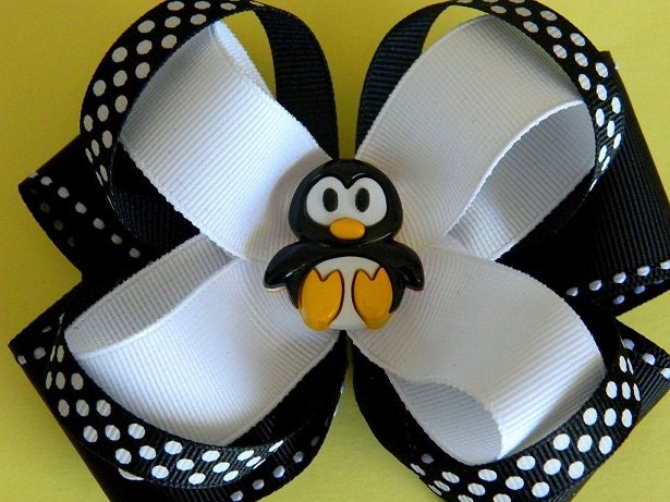 BLACK and WHITE PENGUIN Hair Bow. Penguin Hair bow for girls. Hair Accessories. Girls Hair Bow. Hair bow. Accesories for girls.